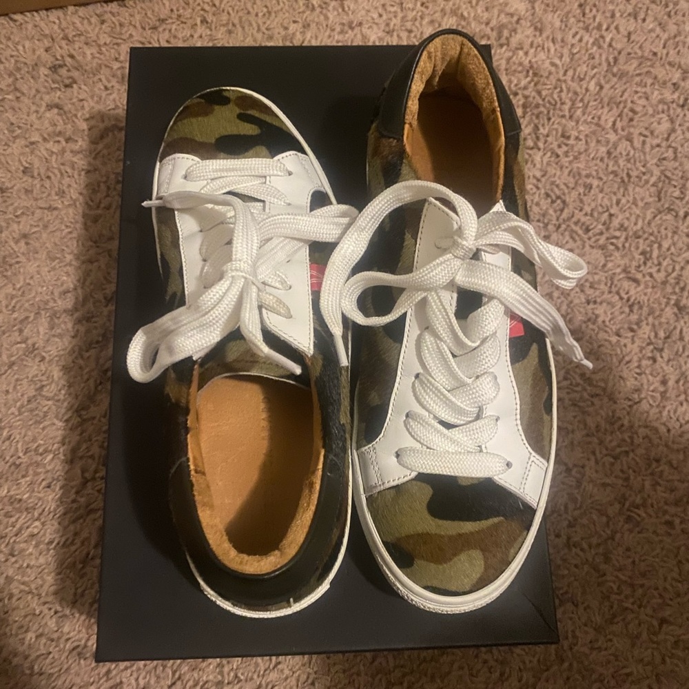 Veronica Beard Sneakers. LIKE NEW. Worn twice.